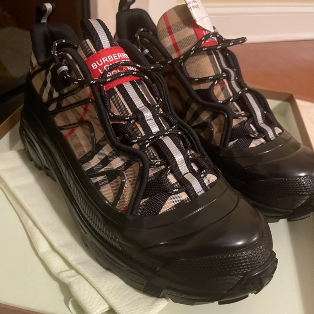 Men’s Burberry sneakers - Picture 4 of 11